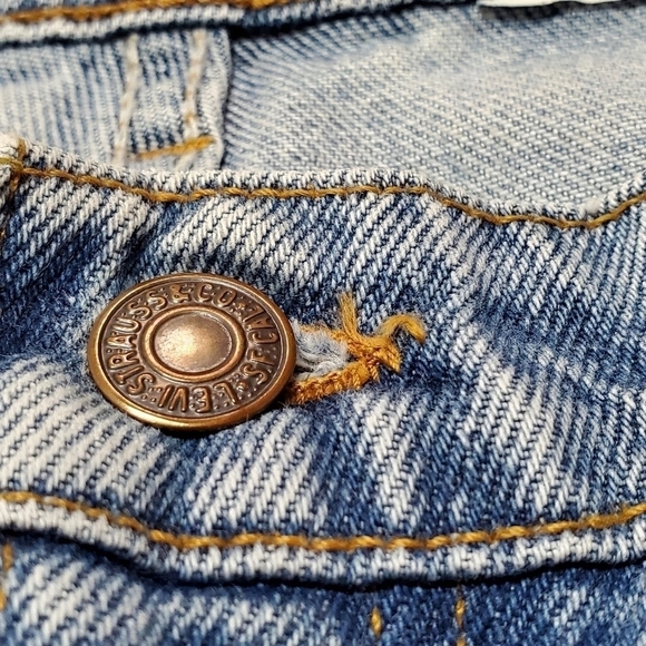 VINTAGE Levi's 560 Grunge Mid Wash Stone Wash Loose Raw Cut Distressed Jeans - Picture 9 of 12